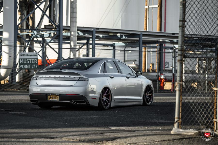  Lincoln MKZ on Vossen Wheels (CG-203) 2017 года  (фото 14 из 30)
